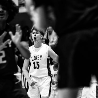 DavisssHouseee's profile picture. 2025//6’2//160lbs//SG// E.A Laney High School//Email=DavisHouse15@gmail.com.