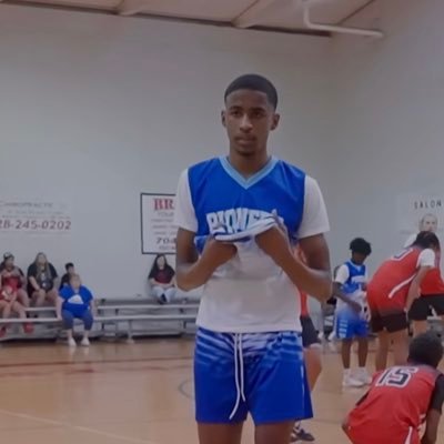6’0|2025|Email: tay082307@icloud.com| phone number: (864) 425-3734|3.0 gpa