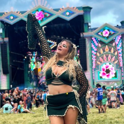 ♓️♈️♋️ ︱ i’m either reading in bed or at a show/fest, there’s no in between🫶🏼