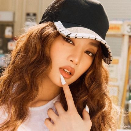 kdrama addict and JENNIE (smart ako eh). Ang hindi marunong lumingon sa pinanggalingan ay hindi makakarating sa paroroonan