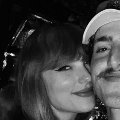 naosouamaluzi's profile picture. pensamentos pensantes e taylor swift