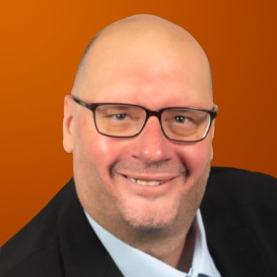A technologist who finds solutions for growth. Co-organizer of @dettechwatch, co-host of the Artificial Antics Podcast (https://t.co/feQALliXTA) @anticslab.