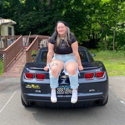 pikarose02's profile picture. 22 || conductor of the crazy train 🚂