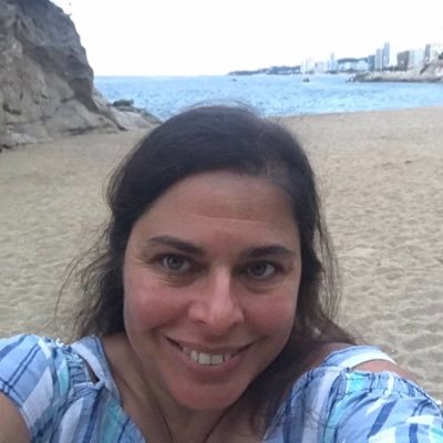 Mujer, madre, feminista, ecologista, atea, de izquierda. Sueño con un mundo mejor, sin fronteras, y sin desigualdades.