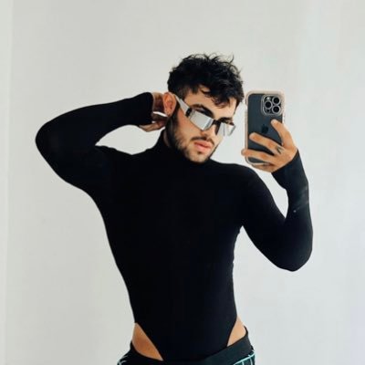 fotógrafo en moda, cardachian por hobbie 🥵 y instagram : @juanangope