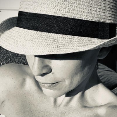 Proud Mummy|Recovering Lawyer|Writer|Un Dydd A Yr Tro