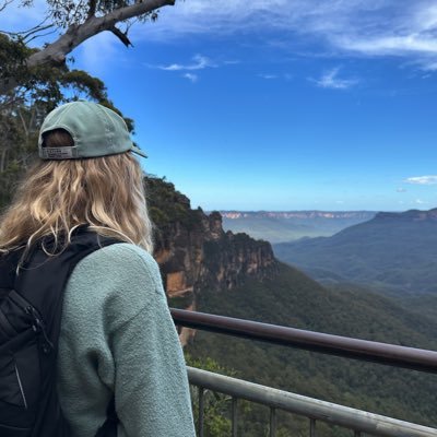 daphnesmit's profile picture. Senior Software Engineer @ Wikimedia ⚡️when not coding you’ll find me playing basketball, tackling bouldering walls or surfing in Portugal.👭Crypto 💰