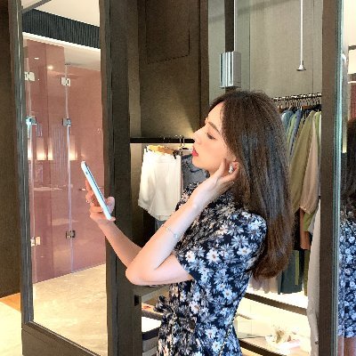 Claudia52415's profile picture. architect doing crypto