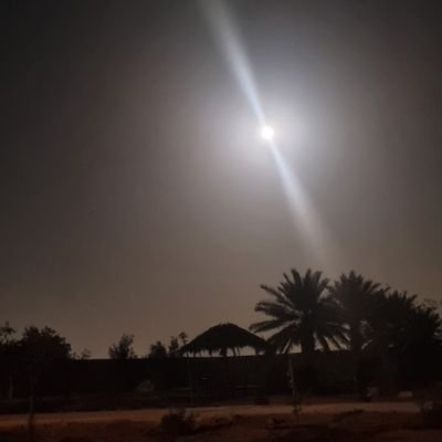 وفي غَطَفَانَ عِذْقُ عِزٍّ مُمَنَّعٌ
عَلَى رَغْمِ أَقْوَامٍ مِنَ النَّاسِ يَانِعُ***
مَن يَكُ عَن قَيسِ بنِ عَيلانَ سائِلاً
فَفي غَطَفانَ مَجدُ قَيسٍ وَخَيرُها