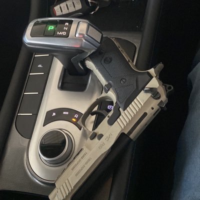 ndlela_lance's profile picture. Broken crayons still Color 🥶