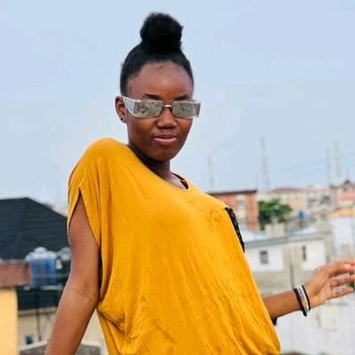 DHoneyella's profile picture. I set pace for others to follow.
      Fitness// Finance coach// Fashion icon.
Life is too short to do boring things.