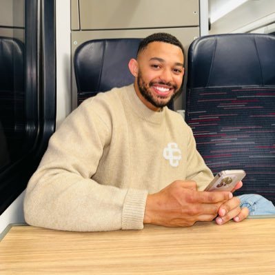 TJWarwick_'s profile picture. The left hand bomber