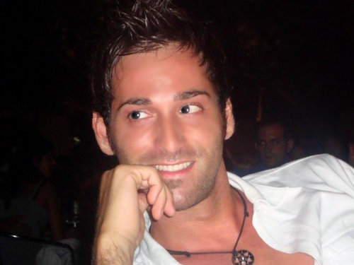 pilotis2007's profile picture. Nato a Roma nel 1983, professione Architetto.  Chiedi al tuo architetto una casa che ti somigli e che sappia raccontare di te agli altri .