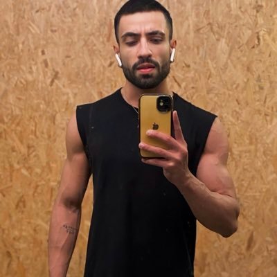 saanzon's profile picture. ~ só dá amor, quem tem! ♑️ asc ♊️