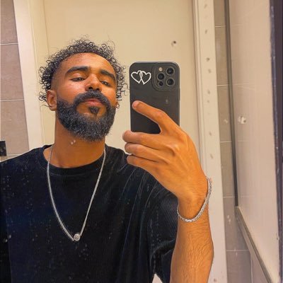 🇸🇩. بنضحك للزمن الشين، لانو الضحكه زاته دوا 🖤. . αнмє∂ αℓѕιя