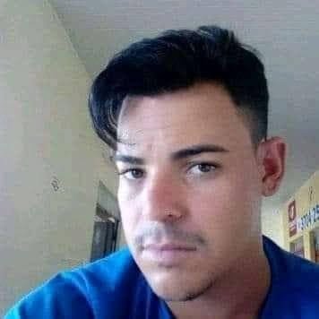 Sou um rapaz amavel, simpatico, romantico,e que não aceita falsidade e sempre está a todo favor a combater a homofobia no Brasil