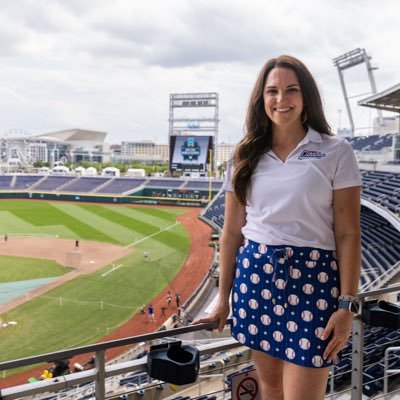Iowa Girl 🌽 | @Dsmeast ♥️ 🖤 & @IowaStateU🌪 Alum | @CWSOmaha ED⚾️ | Olive’s mom 🐶 | Tweets are MY own!