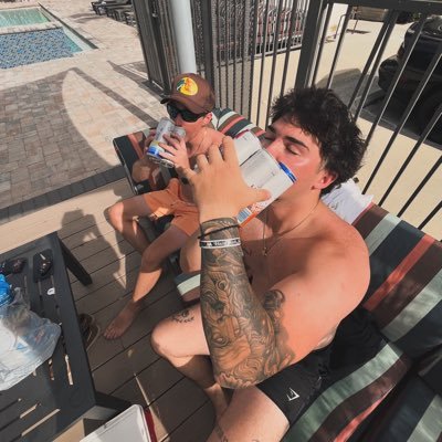 AllNeekz's profile picture. 23