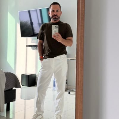 alopezornelas's profile picture. Consultor de Restaurantes, Bares y Antros; Abogado de Profesión y Administrador por obsesión; Chef por ilusión; Padre, Hijo, Hermano y Amigo por decisión.