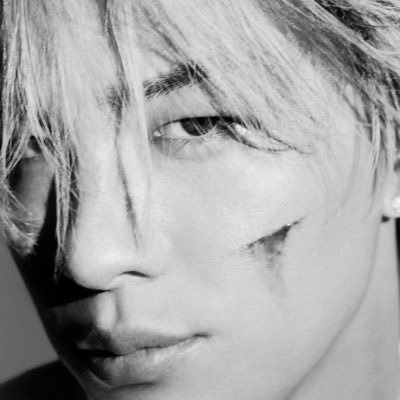 💛BigBang💙Winner💚Dara❤️iKON💜NBA Lakers Purple and Gold 💙Volleyball🧡PBA 💎Treasure💎 I don't spazz alot Feel Free to unfollow 😄 This is A Fan Account.