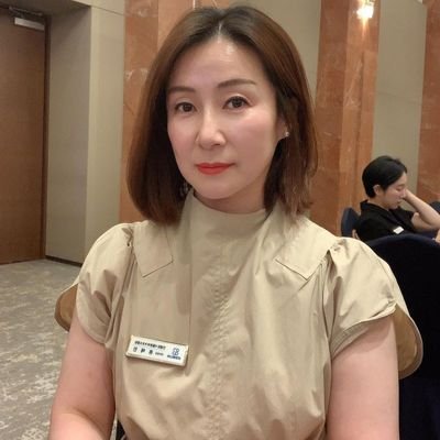 我以每枚 314 美元的价格购买 Pi 币。先向卖家付款。卖家必须完成 KYC 验证。有超过 100 种付款方式。