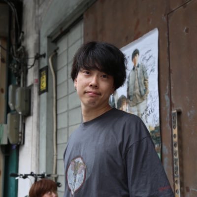 ベース弾いております。夏が好き。ちゃっかりインスタ始めました。https://t.co/CnVHECGhuU @memetoour📸木下マリ @_marikinoshita