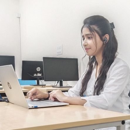 JyotsanaJk's profile picture. 👉 #कॉन्फिडेंस_यह_नहीं_है कि लोग आपको #पसंद_करेंगे ही, #कॉन्फिडेंस_यह_है कि जब वो #पसंद_ना_भी_करें, तब भी #आप_ठीक_हो। 👍