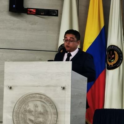 Enfermero especialista en urgencias, especialista en cuidado critico candidato a magister con profundizacion en urgencias universidad Nacional de Colombia