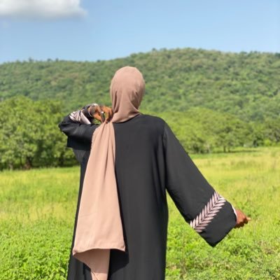 la_bakeh's profile picture. Kawthar 🦋✨|| I sell Scarves • Thrift & Imported Abayas • Unisex Jalabs • Rawsilk • Hijabs || Sapiosexual || IG - https://t.co/aIXhX2YTla