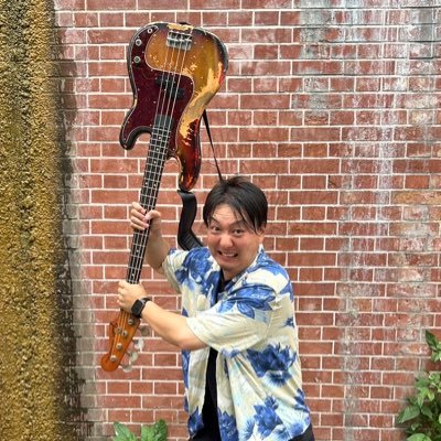 たまに好きな楽器のことをブログに書いたり曲を作ったりしてます。豊島怪童でギターを弾いたり、船底船長室でベースを弾いたり歌ったりしてます。ゆるっと楽しくがんばらない
