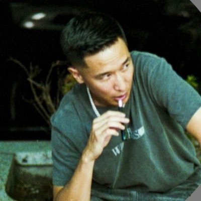 y_hlml's profile picture. 