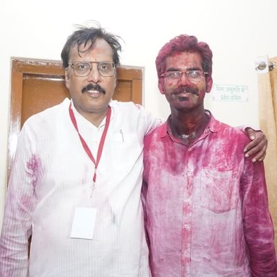 आइये एक दूसरे से जुड़ते हैं,समाजवादी पार्टी तथा माननीय अखिलेश यादव जी के कंधों को और मजबूत करते हैं।