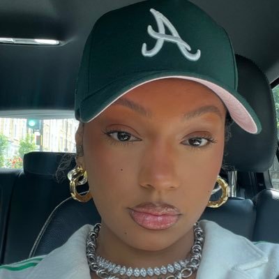 minaparlour's profile picture. 