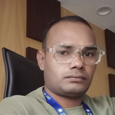** मैं एक आम आदमी हूँ जो अपना लीडर चुनने का हक रखता हूँ **