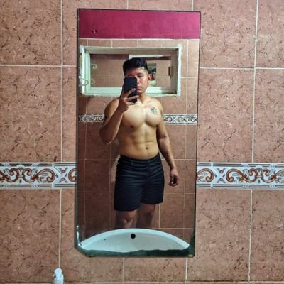 El_Beenediict03's profile picture. Somos tres princesas bien cachondas, un fenómeno de circo, una ogra embarazada y una anciana 👸🏼👸🏽👸🏿🤰🏼👵🏽 🎪