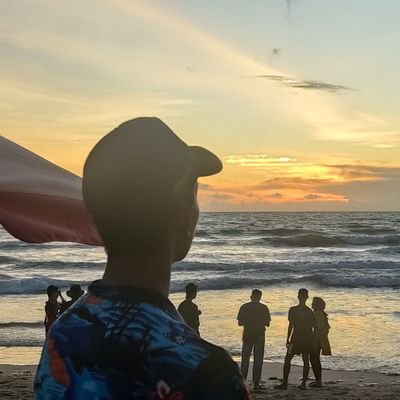 MaulidiIndra's profile picture. Time to refresh timeline