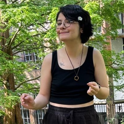 thedrna's profile picture. گم شدم و دارم دنبالم می‌گردم.