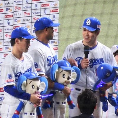 約一年ぶりにTwitter復帰!
心機一転!
2024年公式戦8試合 4勝3敗1分🐉💙#藤嶋健人
常に楽しく!😆時に厳しく!?💥笑全力で応援!!!