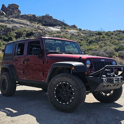 Gilbert Arizona couple driving a 2012 Jeep Wrangler Unlimited Sport. enjoy exploring OHV trails anywhere and everywhere!