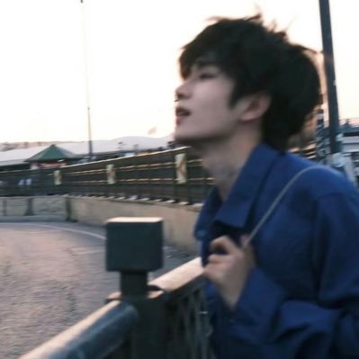 hefeng9999's profile picture. 西安上学，181/68/10看心情