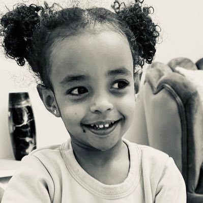 هينٌ تستخفه بسمة الطفل.. قويٌ يصارع الأجيالَ.. حاسرُ الرأس عند كل جمالٍ.. مستشفٌ من كل شئ جمالا… MSc clinical pharmacy MSc biomedical Ethics 🇺🇸🇬🇧🇸🇩