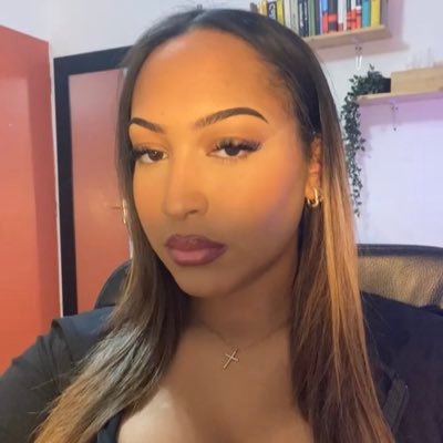 maenabee_'s profile picture. 