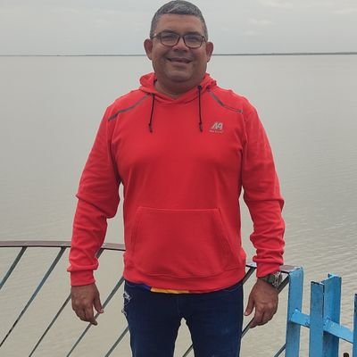 Lcdo en Administracion, Cristiano Bolivariano, Chavista.