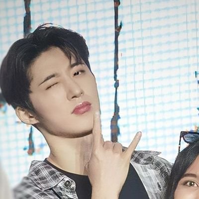 akun khusus punya @ayayyawae supaya makin sinting mikirin cowok inisial H