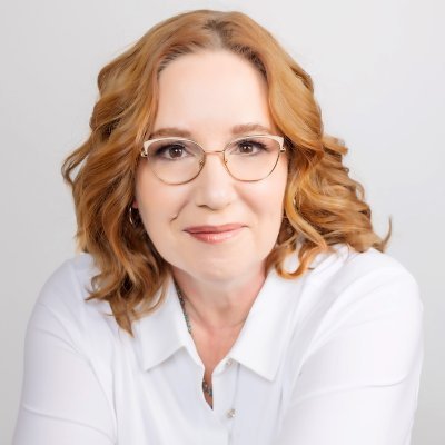 Irreverent, theatrical, and geeky. pro choice, trans rights, immigration, and active anti racism. https://t.co/zxqFcwtN3T