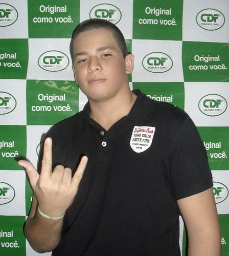 Aluno de C&T UFRN. 17 anos. porém me conheça e me entenda se puder