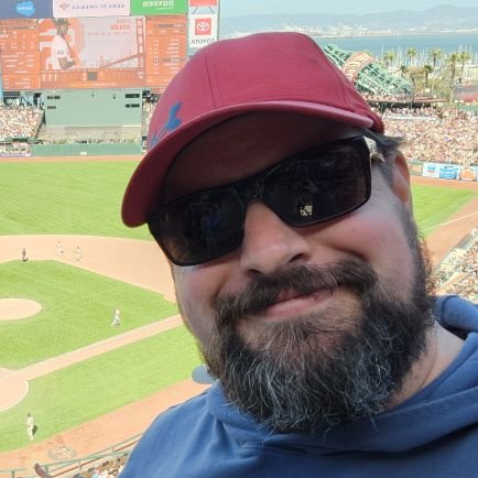 Father of 3, partner, singer, and smoke-free thanks to e-cigarettes. Proudly 🍁, love talking politics, 🏒 fan, 🏈 fan. Tobacco harm reduction advocate.
