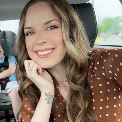 🍄 mother + wife 📚 reader, painter, thrift + antique shopper 🌿 shop owner 🌙 deeply unserious 🥀anti-social 🦋 forever quoting New Girl 🧂POTS