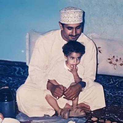 كان أبي من خير الأباء واطيبهم أبي ليس له عوض،سمح الملامح صافي القلب ولم يكن يشبه احد بالعطاء🤍