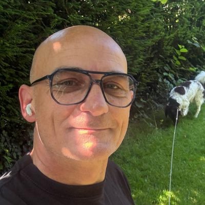 Normal people scare me.... IC-verpleegkundige @jbzdenbosch; vrijwilliger bij @livepul coëfficiëntenpolonaisevolger WEES LIEF